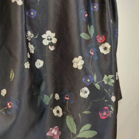 H&M Women's Floral A-Line Skirt With Pockets, Size 10 - Picture 3 of 9